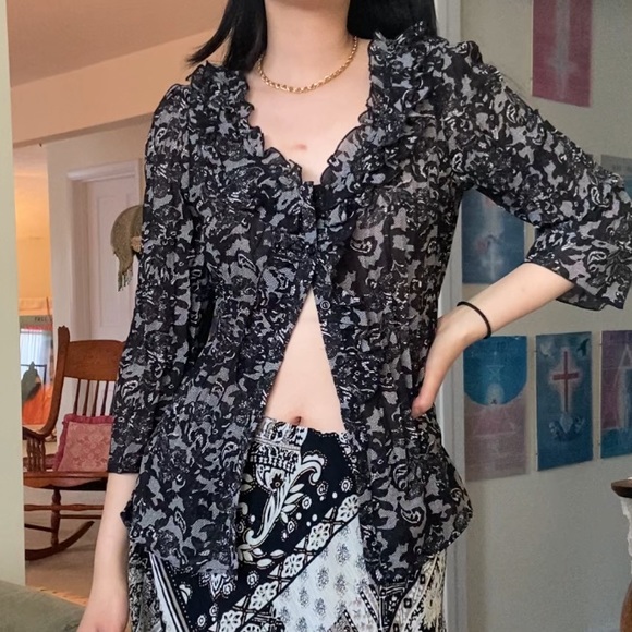 NY Collection Tops - Vintage Y2K NY Collection Plisse Pleated Monochrome Floral Lace Blouse